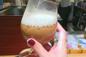 Disebut bakal jadi tren, sekarang minum kopi dicampur alkohol