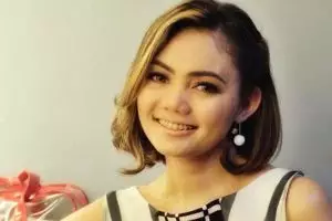 9 Kicauan bijak semangati Rina Nose setelah melepas hijab