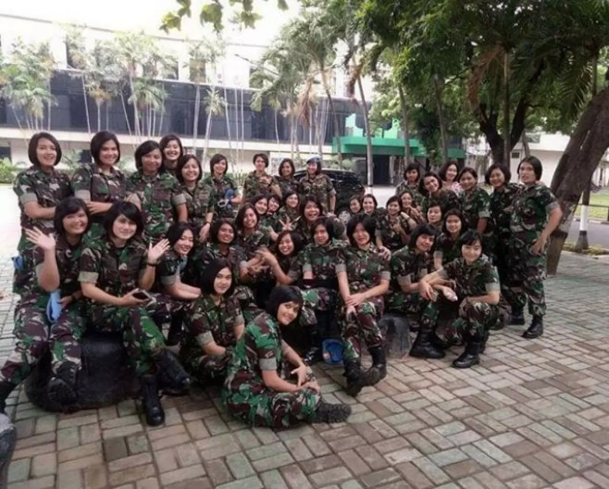 10 Paspampres cantik ini bikin hati cowok jadi ingin ikut dijaga