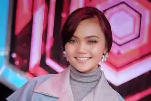 Rina Nose curhat lagi soal lepas hijab, isinya sindiran halus