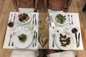 Restoran ini punya aturan makan nyeleneh, para tamu harus telanjang