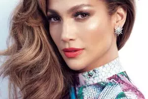 Rahasia tampil flawless dan glowing ala makeup artist langganan J-Lo