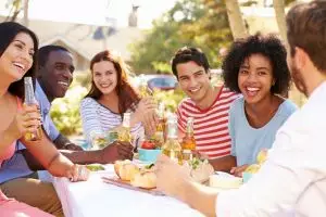 5 Ekspektasi vs realita makan sama temen yang pasti pernah kamu alami