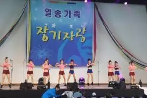 Perawat disuruh berpakaian minim & menari seksi di depan pejabat, duh