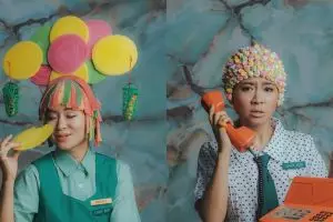 5 Hiasan kepala ala jajanan 90-an, bikin rindu masa kecil