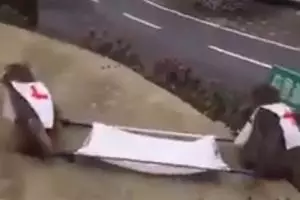 Video parodi '#SaveTiangListrik' ini endingnya asli bikin ngakak