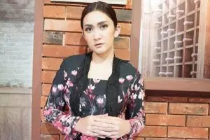 Komentar Nafa Urbach soal pelabrakan Jennifer Dunn, anak jadi korban