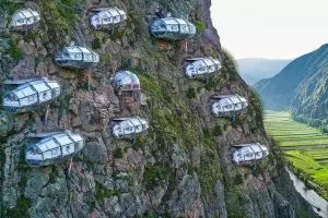 4 Potret hotel gantung tertinggi sedunia di Purwakarta, pengen nginep?