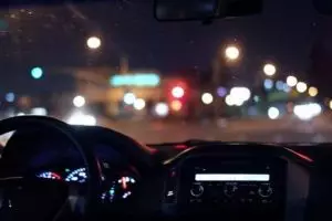 Tubuhnya diraba driver online, wanita ini nekat lompat dari mobil