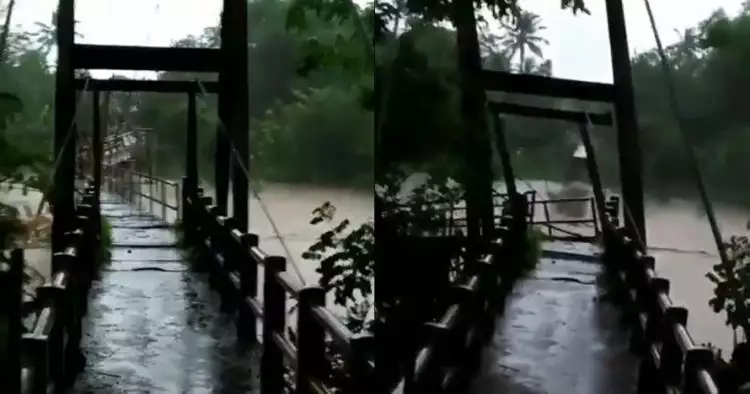 Detik-detik jembatan di Jogja ambrol dihantam air sungai yang meluap