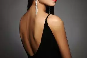 7 Macam bra yang bisa jadi pilihan saat pakai gaun backless