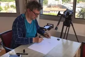 Sutradara ini bikin film hanya pakai smartphone, hasilnya luar biasa