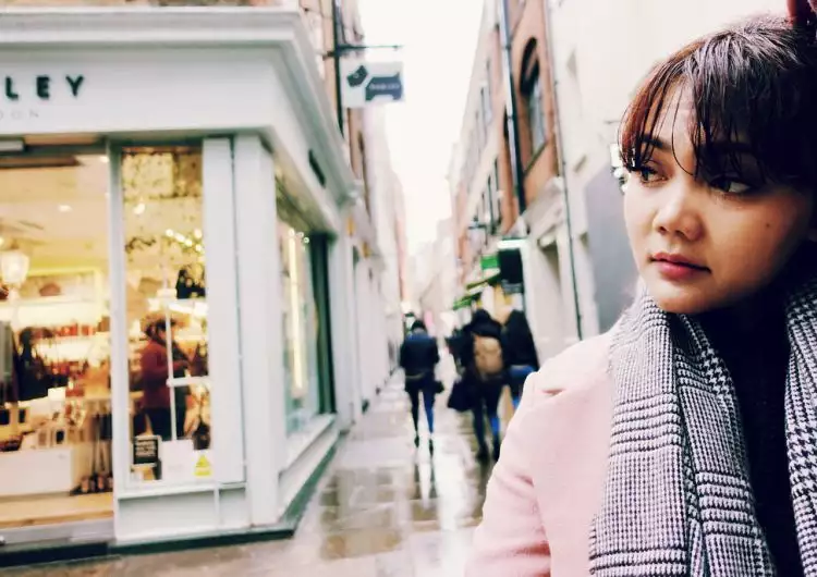 Usai dihujat warganet, Rina Nose asyik solo traveling ke London