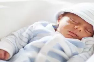 5 Cara ampuh menidurkan bayi dengan alat sederhana