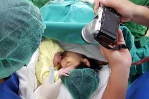 Istri melahirkan anak kedua, Christian Sugiono unggah foto menyentuh