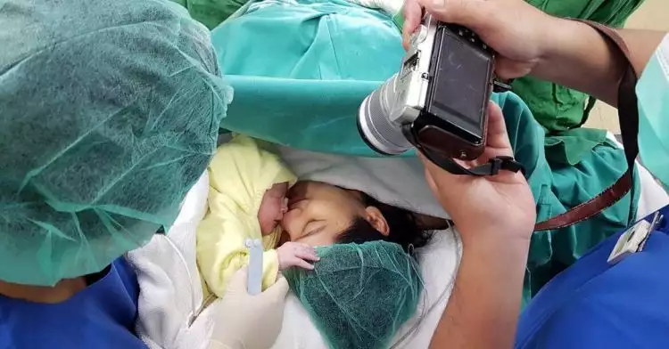 Istri melahirkan anak kedua, Christian Sugiono unggah foto menyentuh