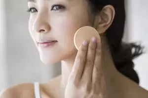 Perbedaan 5 jenis bedak yang jarang diketahui para cewek