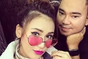 7 Bukti warganet yang disomasi Via Vallen dekat dengan Ayu Ting Ting