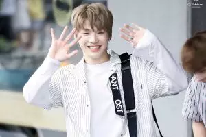 12 Gaya kasual Kang Daniel Wanna One yang bikin cewek klepek-klepek