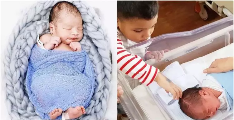 Momen akrab anak pertama Titi Kamal dan adiknya yang baru lahir