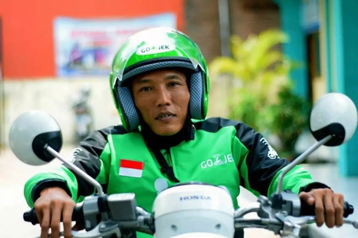 Difabel ini jadi driver Go-Jek demi anaknya biar jadi sarjana, salut 