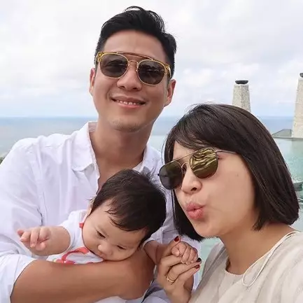 Belum genap 6 bulan, 6 anak pasangan seleb ini sudah diajak traveling