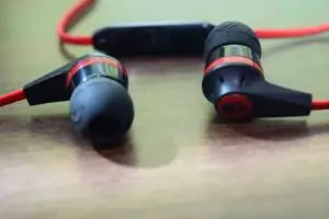 5 Earphone murah tapi nggak murahan ini siap bikin kamu eargasm