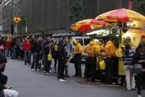 10 Potret antrean ini bisa jadi pelajaran buat kamu untuk lebih sabar