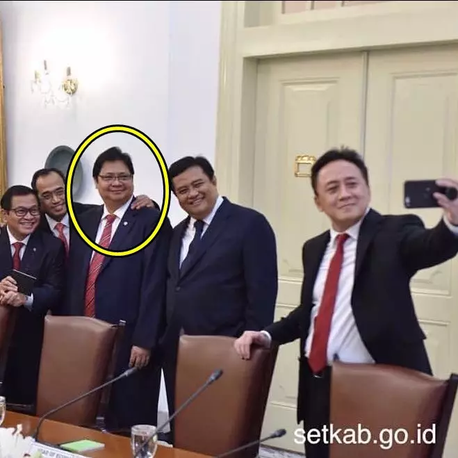 10 Potret Airlangga, menteri Jokowi yang gantikan Setnov di Golkar