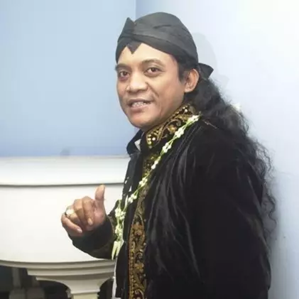 Penampilan 6 sosok terkenal ini tak banyak berubah sejak awal karier