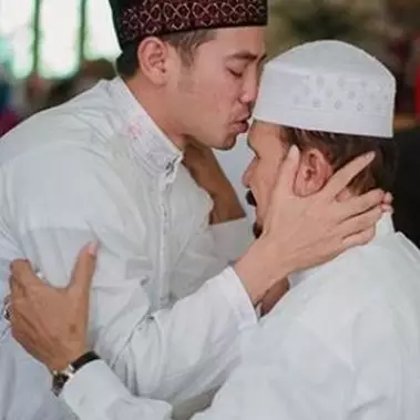 5 Momen kebersamaan Tarra Budiman dan ayahnya, tampak hangat banget