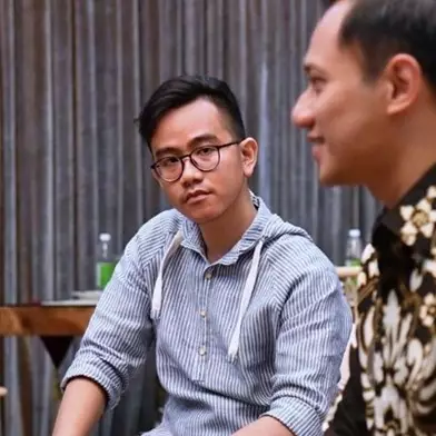 Dikenal pendiam, ini 3 momen bukti Gibran juga suka bercanda