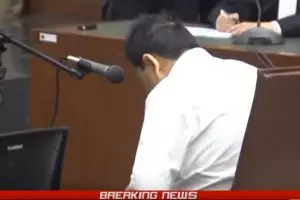 3 Kelakuan terdakwa di kursi pesakitan, ada yang minum racun