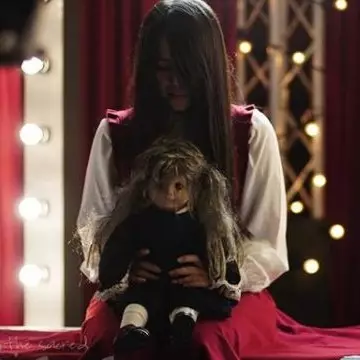 5 Momen ngeri Riana tenteng boneka lusuhnya, bulu kuduk jadi merinding