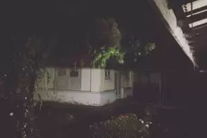 Sara Wijayanto bilang ada kuntilanak di foto ini, kamu bisa lihat?