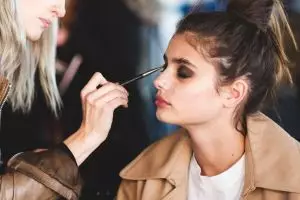 5 Makeup look spesial Natal 2017 yang wajib kamu coba