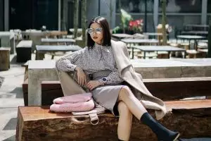 Contek 9 gaya OOTD fashion blogger Olivia Lazuardy, chic & glamor abis