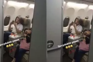 Posisi tidur Ayu Ting Ting di pesawat bareng Raffi tuai kontroversi