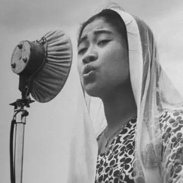 Foto langka 6 istri presiden Indonesia saat muda, cantik sedari dulu