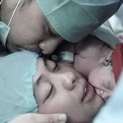 10 Foto anak ketiga Oki Setiana, cerita kelahirannya begitu menyentuh