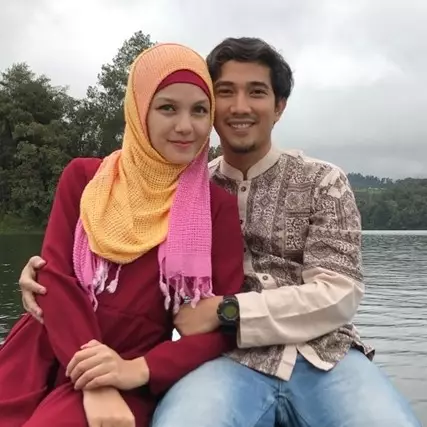 10 Momen kebersamaan Nadya Almira &amp; suami sebelum konflik rumah tangga