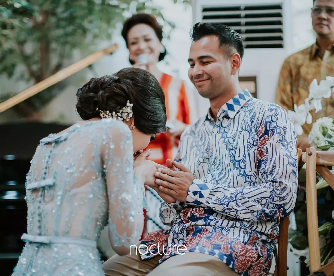 5 Seleb ganteng sayang adik ini layak digelari kakak idaman