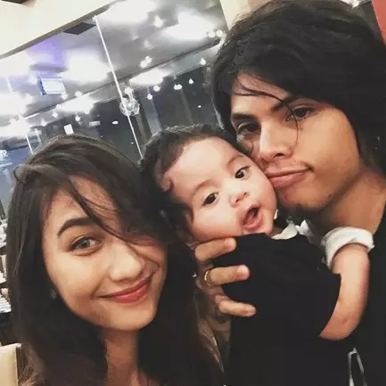 Akui nikah usai hamil duluan, begini potret Axel &amp; Melody momong anak