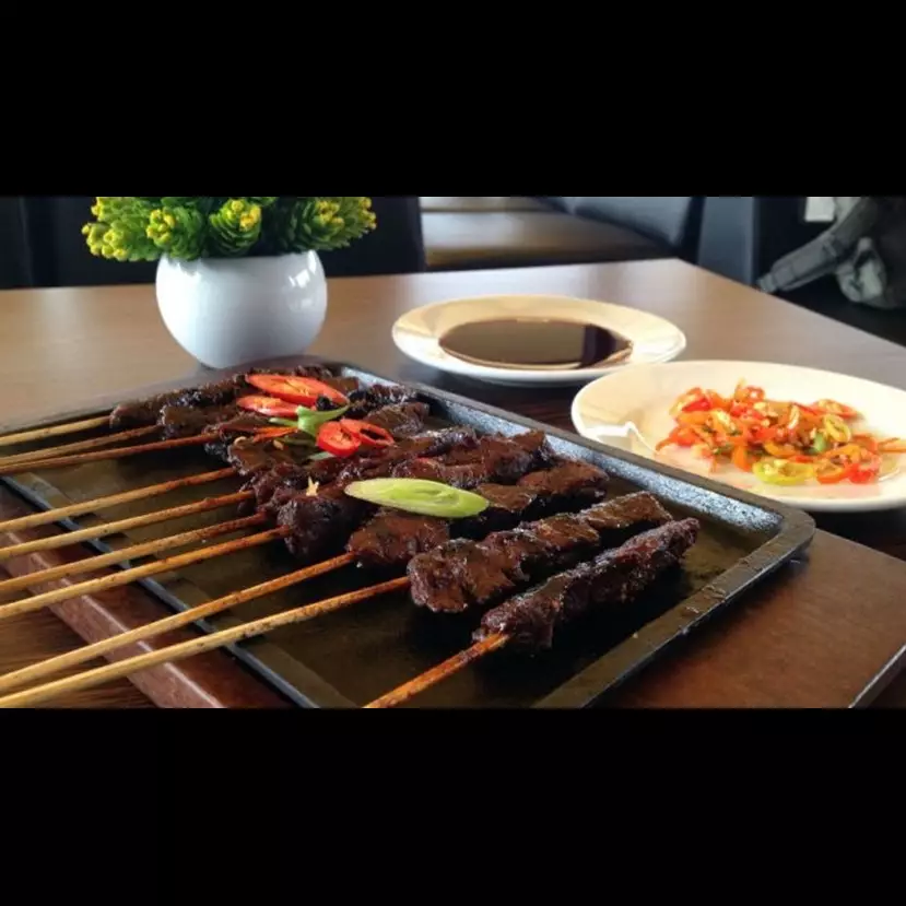 5 Makanan khas Indonesia ini disajikan di hotplate, lezatnya nambah!