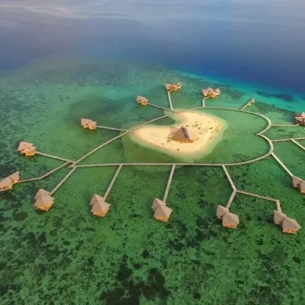 10 Penginapan terapung di Indonesia, serasa berada di Maldives