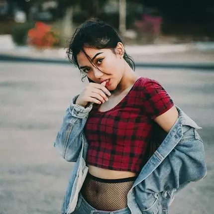 10 Pesona seksi Marion Jola, kontestan Idol 2018 bersuara merdu manja