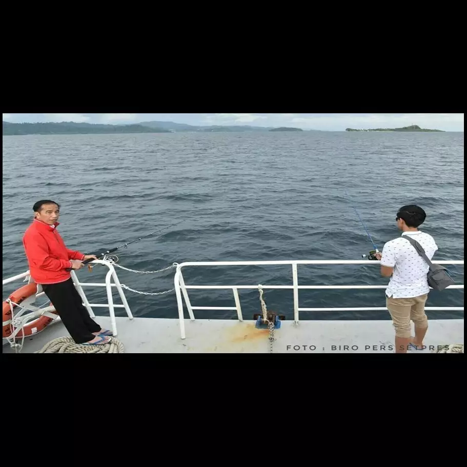 Momen Jokowi dan Kaesang mancing bareng di Raja Ampat