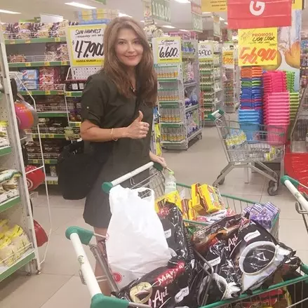 10 Momen Tamara Bleszynski peduli pengungsi Gunung Agung, bikin salut