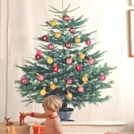 Tak melulu cemara, 10 alternatif pohon Natal ini simpel &amp; mudah dibuat