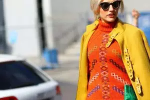 9 Mix and match outfit warna kuning mustard untuk ceriakan harimu